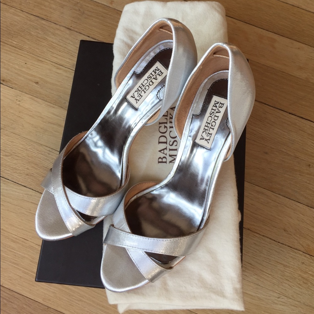 Badgley Mischka "mystery" size 7